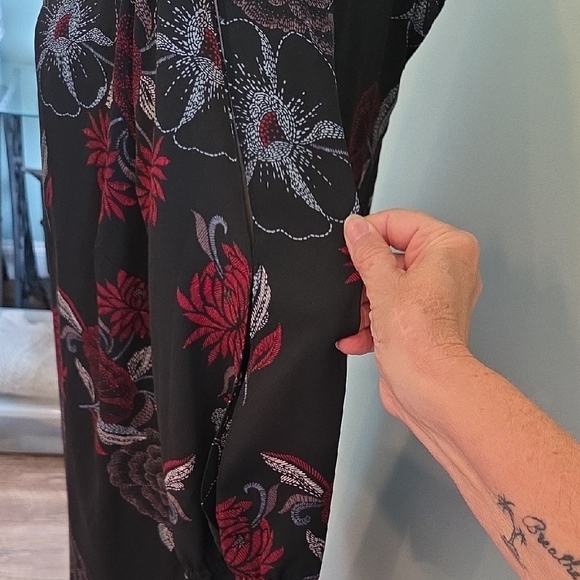 Maurices Size 1 (16/18) Blsck With Red Floral A-line Dress with Bishop Sleeves - Picture 11 of 12